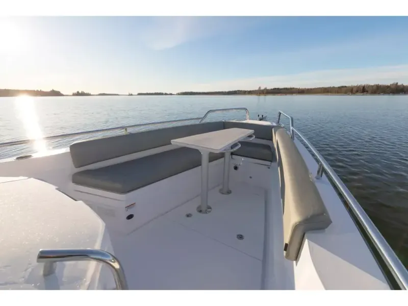 Slide: The Image of Axopar 28 CABIN 2026 - 21