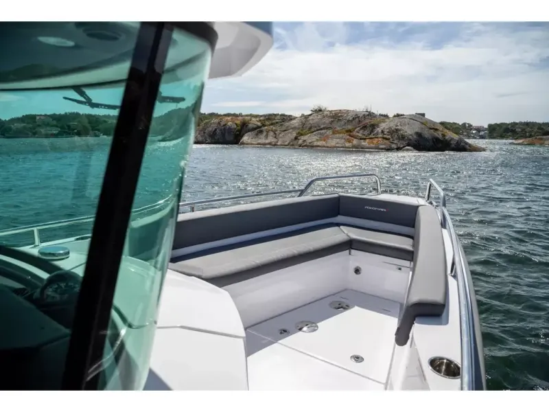 Slide: The Image of Axopar 28 CABIN 2026 - 24