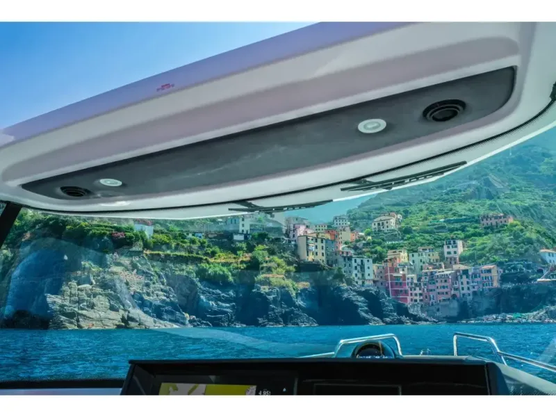 Slide: The Image of Axopar 28 CABIN 2026 - 25