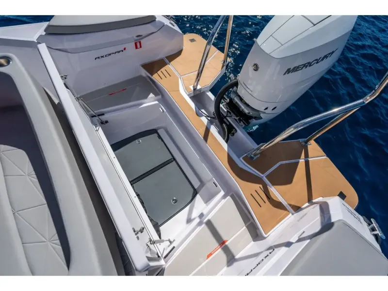 Slide: The Image of Axopar 29 SUN TOP 2026 - 12