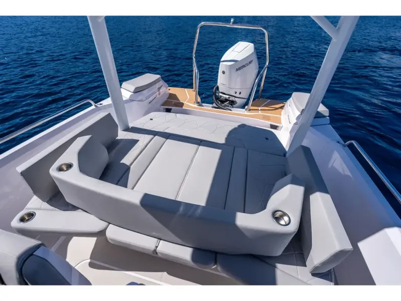 Slide: The Image of Axopar 29 SUN TOP 2026 - 14