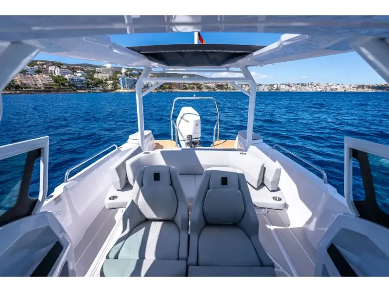 Slide: The Image of Axopar 29 SUN TOP 2026 - 15