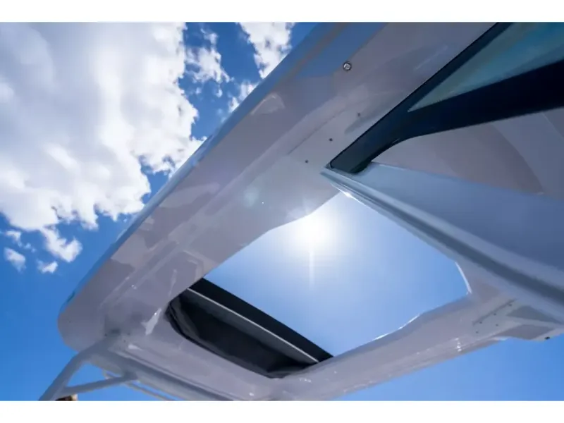 Slide: The Image of Axopar 29 SUN TOP 2026 - 4