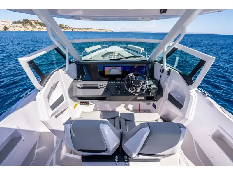 Slide: The Image of Axopar 29 SUN TOP 2026 - 6