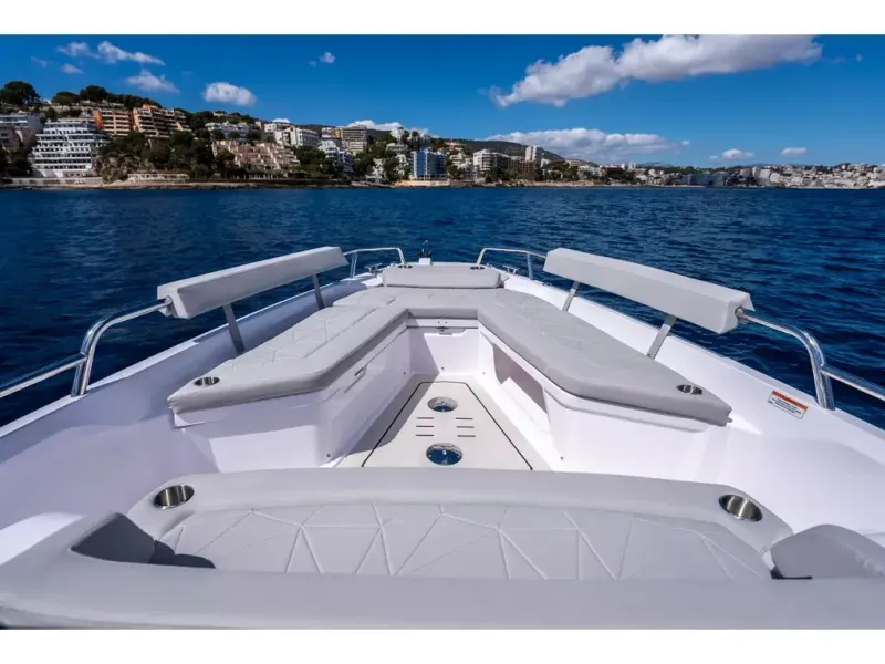 Slide: The Image of Axopar 29 SUN TOP 2026 - 7