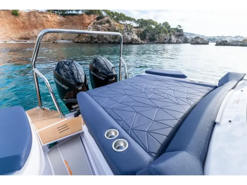 Slide: The Image of Axopar 29 XC CROSS CABIN 2026 - 10