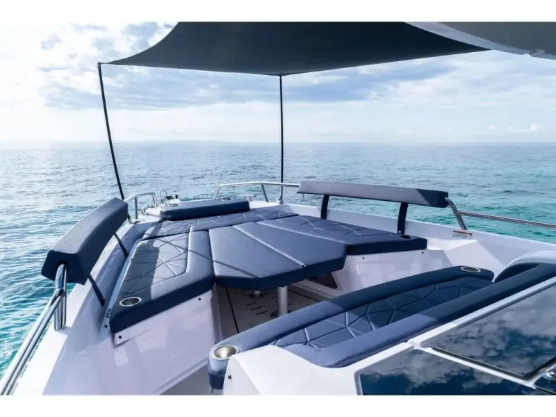 Slide: The Image of Axopar 29 XC CROSS CABIN 2026 - 12