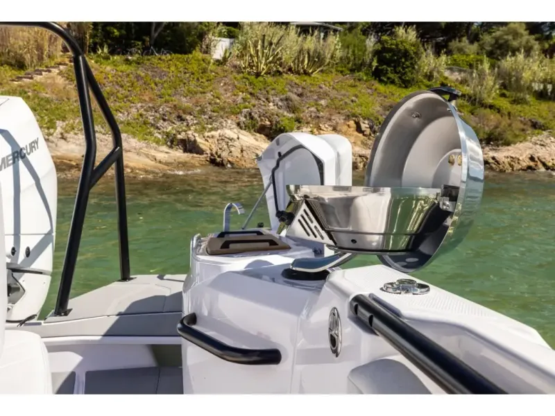 Slide: The Image of Axopar 29 XC CROSS CABIN 2026 - 13