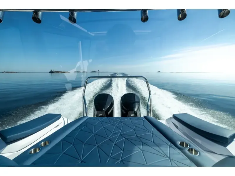 Slide: The Image of Axopar 29 XC CROSS CABIN 2026 - 18