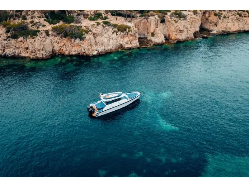 Slide: The Image of Axopar 29 XC CROSS CABIN 2026 - 2