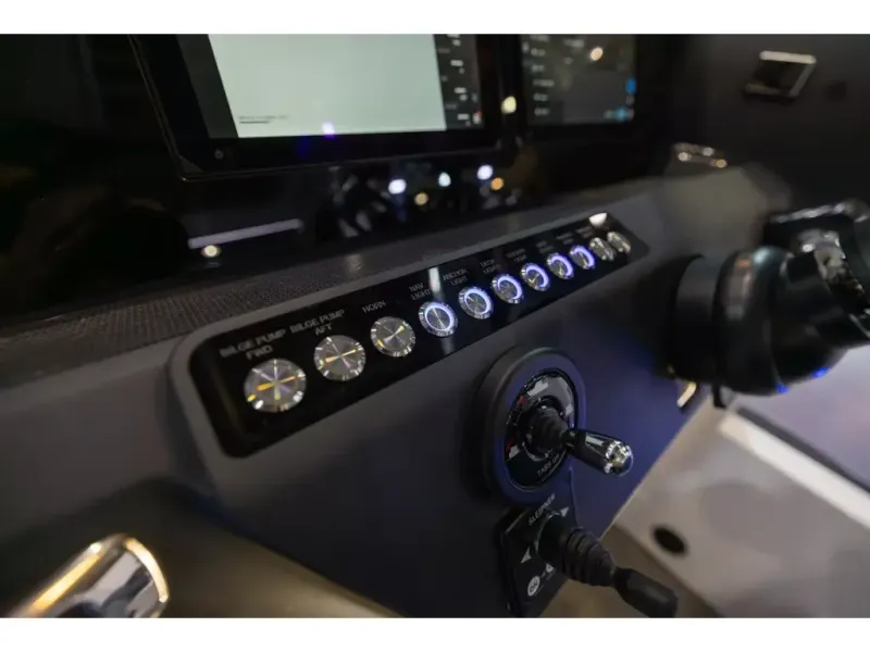 Slide: The Image of Axopar 29 XC CROSS CABIN 2026 - 4