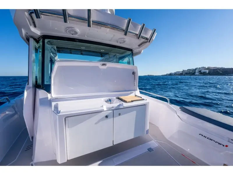 Slide: The Image of Axopar 29 XC CROSS CABIN 2026 - 8