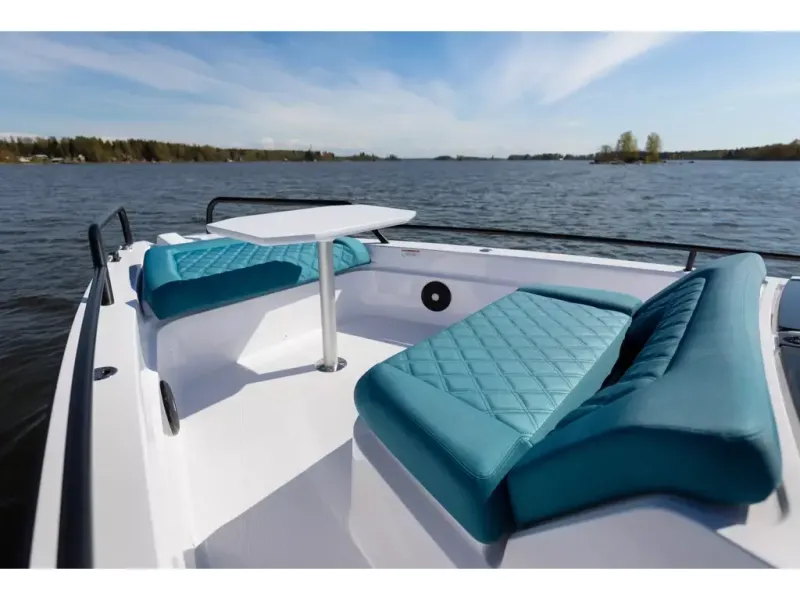 Slide: The Image of Axopar 37 SPYDER 2026 - 12