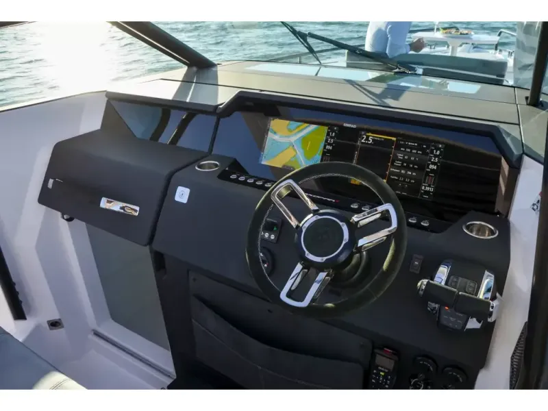 Slide: The Image of Axopar 37 SPYDER 2026 - 13