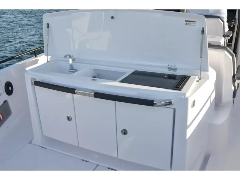 Slide: The Image of Axopar 37 SPYDER 2026 - 14