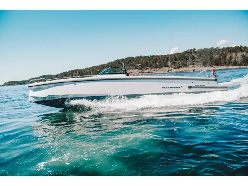 Slide: The Image of Axopar 37 SPYDER 2026 - 2