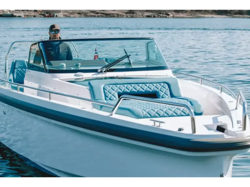 Slide: The Image of Axopar 37 SPYDER 2026 - 3