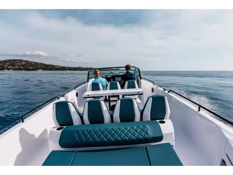 Slide: The Image of Axopar 37 SPYDER 2026 - 5