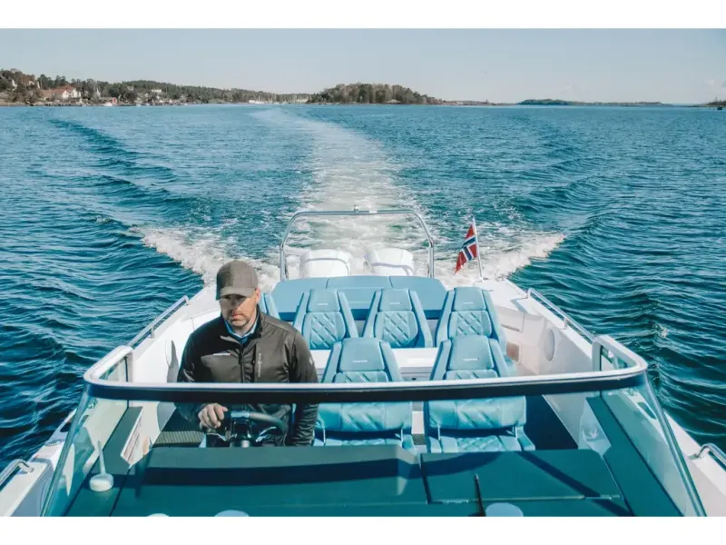 Slide: The Image of Axopar 37 SPYDER 2026 - 7