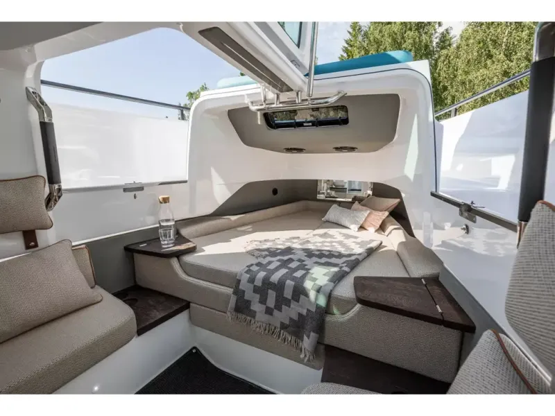 Slide: The Image of Axopar 37 SPYDER 2026 - 8