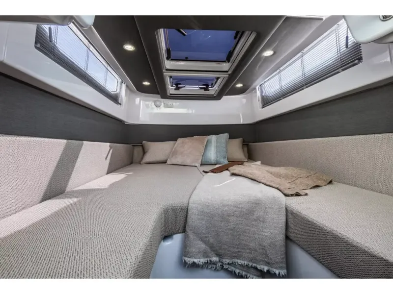 Slide: The Image of Axopar 37 SPYDER 2026 - 9