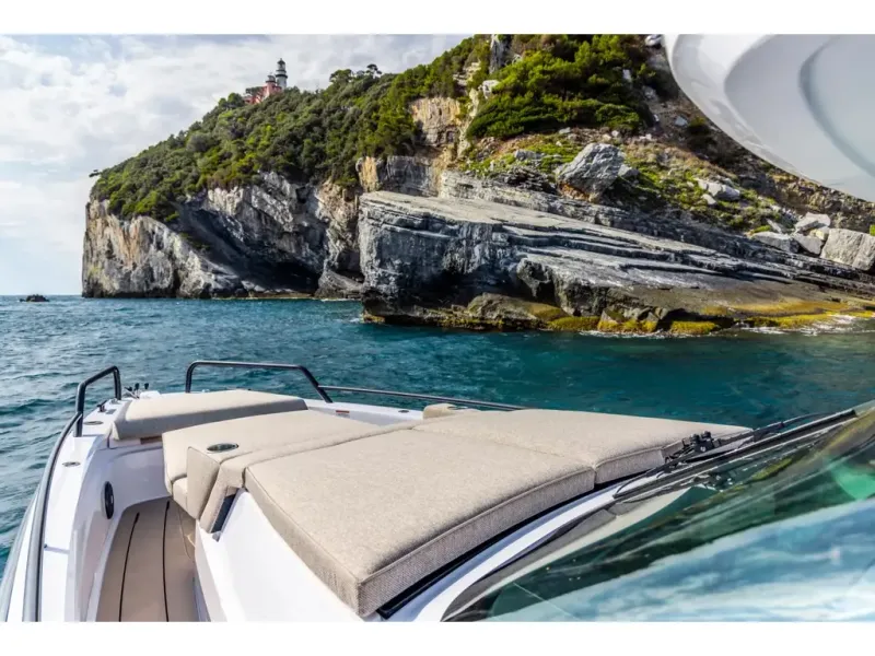 Slide: The Image of Axopar 37 SUN-TOP 2026 - 12