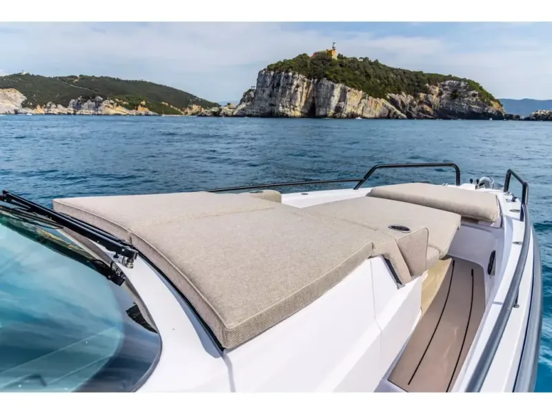 Slide: The Image of Axopar 37 SUN-TOP 2026 - 8