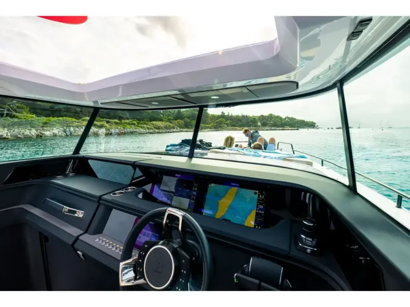 Slide: The Image of Axopar 45 CROSS TOP 2026 - 7