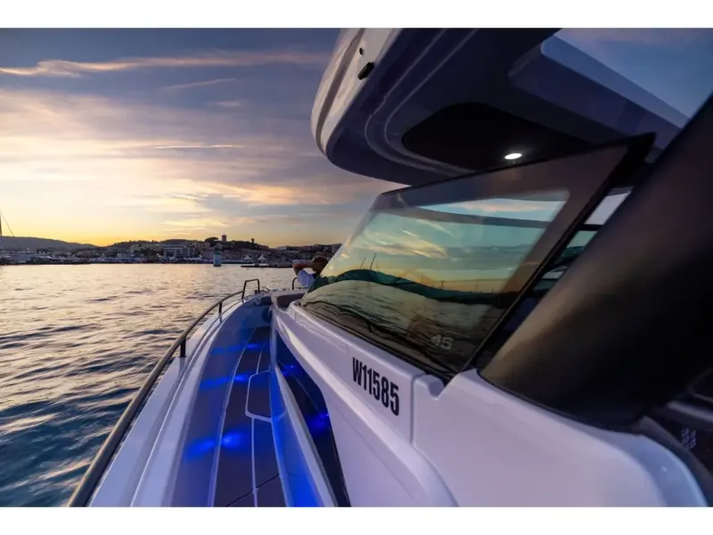 Slide: The Image of Axopar 45 SUN-TOP 2026 - 10