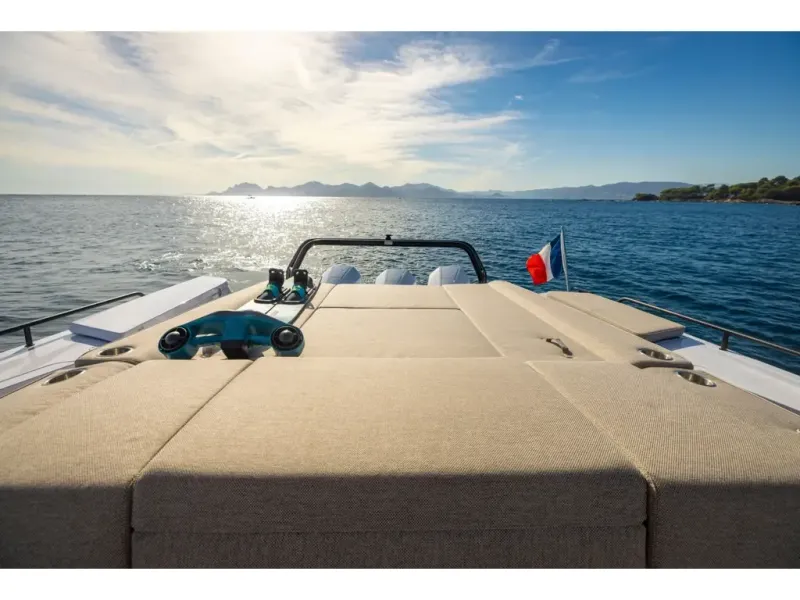 Slide: The Image of Axopar 45 SUN-TOP 2026 - 11