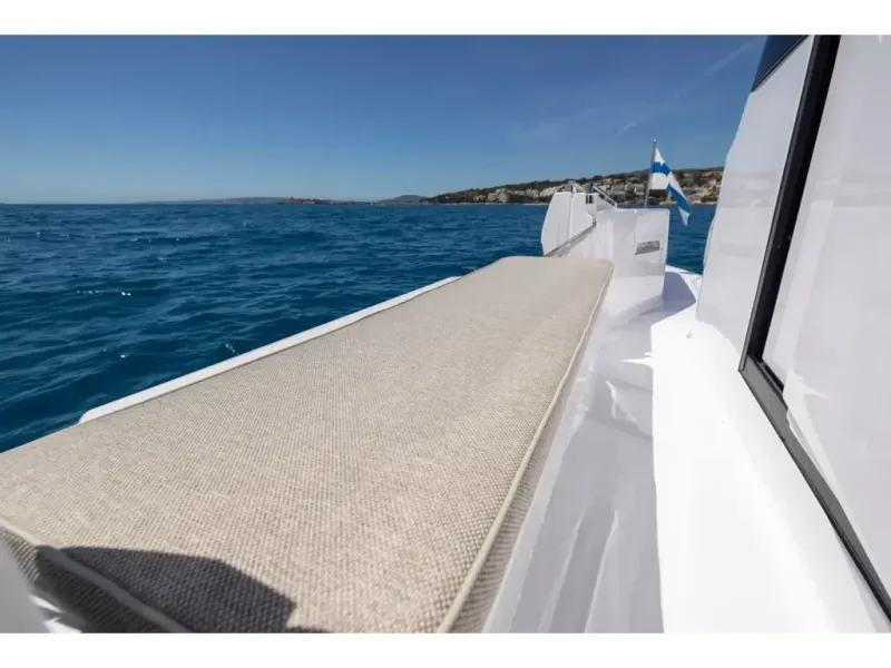 Slide: The Image of Axopar 45 XC CROSS CABIN 2026 - 18