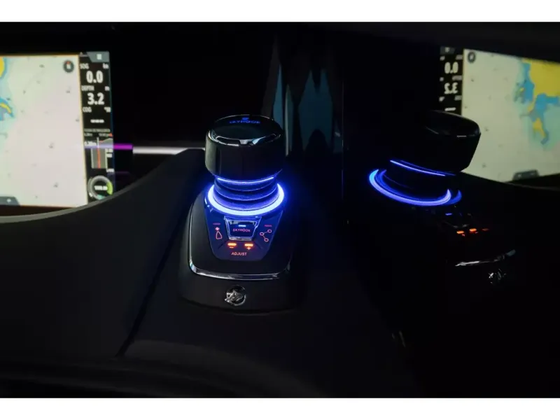 Slide: The Image of Axopar 45 XC CROSS CABIN 2026 - 21