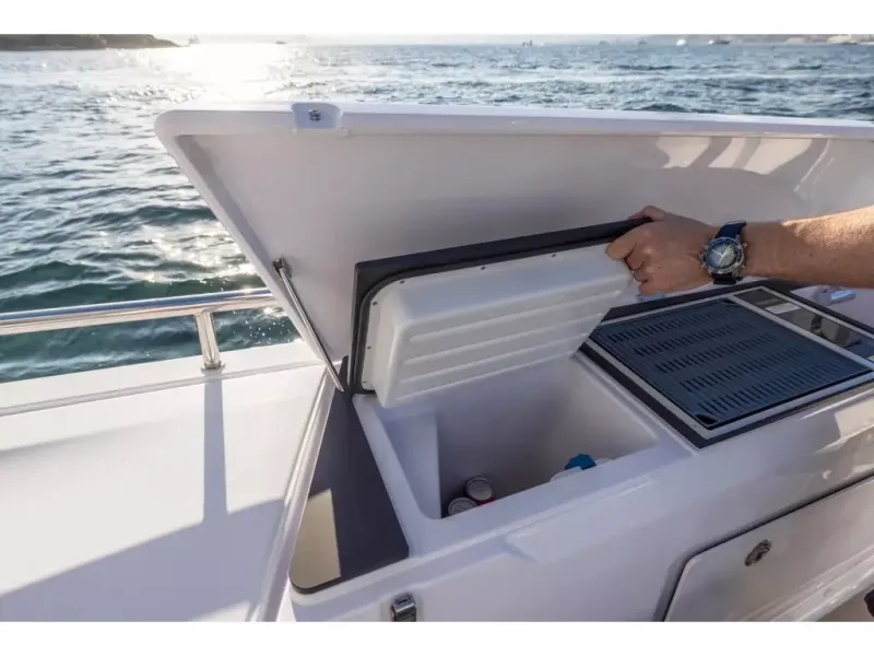 Slide: The Image of Axopar 45 XC CROSS CABIN 2026 - 27