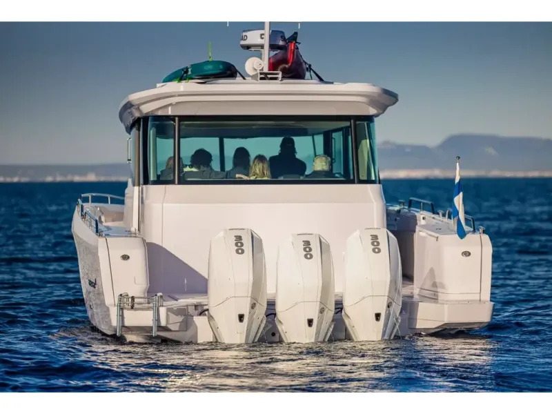 Slide: The Image of Axopar 45 XC CROSS CABIN 2026 - 4