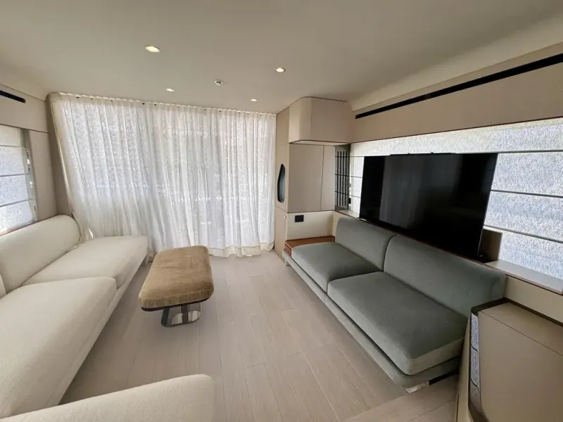 Slide: The Image of Azimut FLY 68 2025 - 12