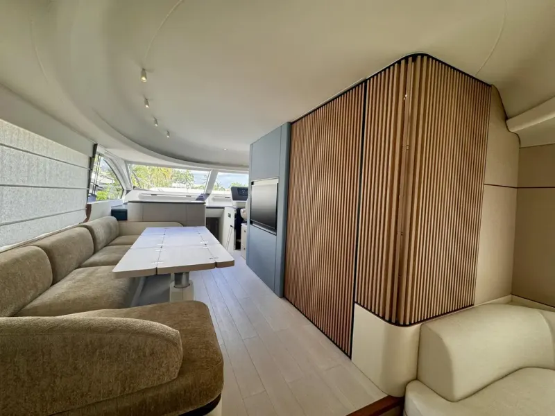 Slide: The Image of Azimut FLY 68 2025 - 15