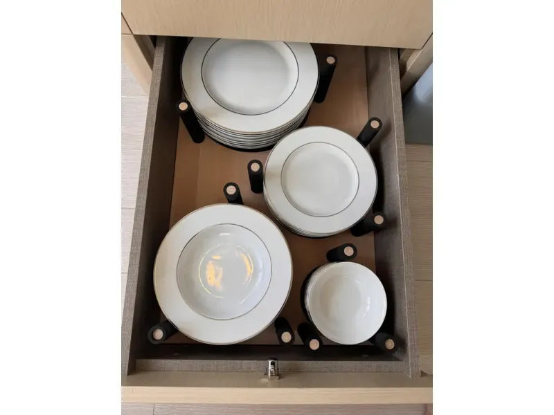 Slide: The Image of Azimut FLY 68 2025 - 18