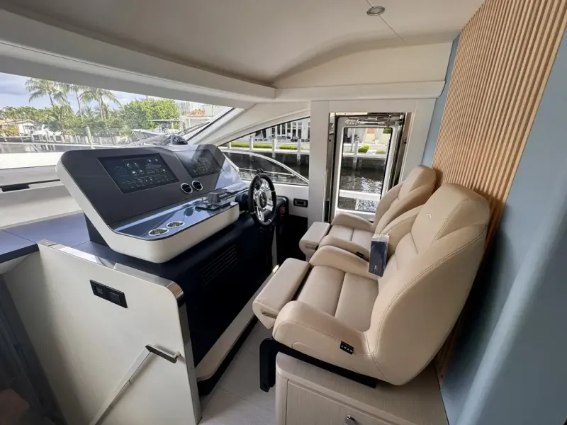 Slide: The Image of Azimut FLY 68 2025 - 20