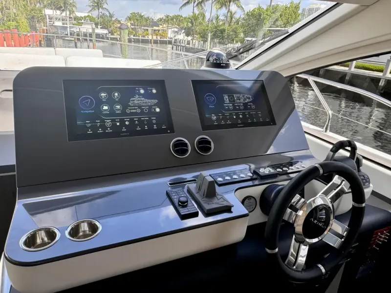 Slide: The Image of Azimut FLY 68 2025 - 22