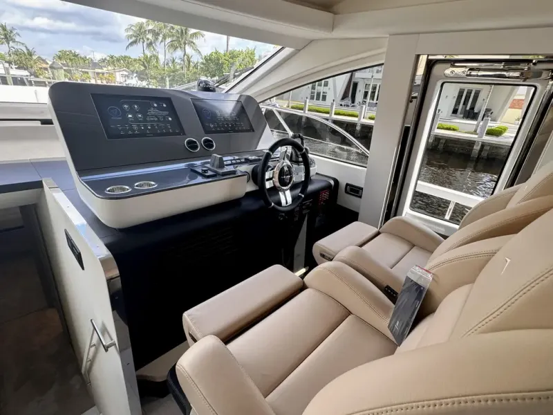 Slide: The Image of Azimut FLY 68 2025 - 25