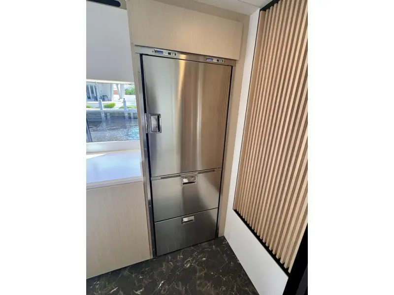 Slide: The Image of Azimut FLY 68 2025 - 26