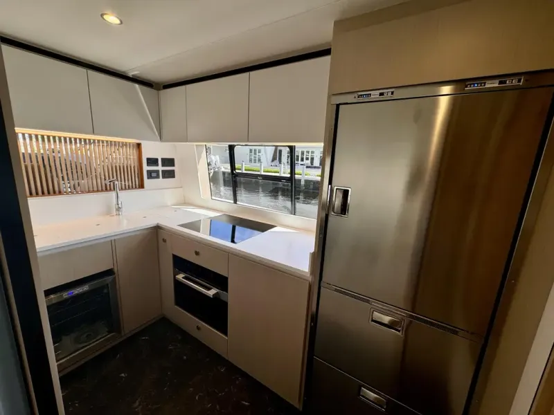 Slide: The Image of Azimut FLY 68 2025 - 27