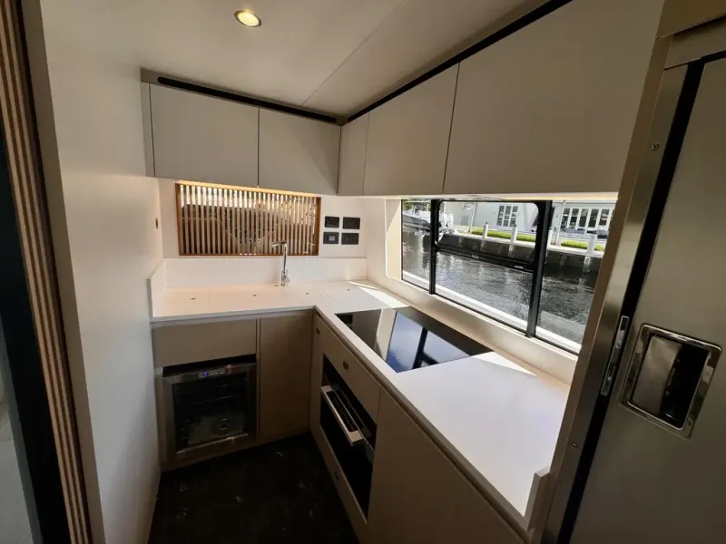 Slide: The Image of Azimut FLY 68 2025 - 28