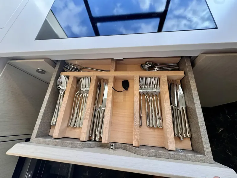 Slide: The Image of Azimut FLY 68 2025 - 29