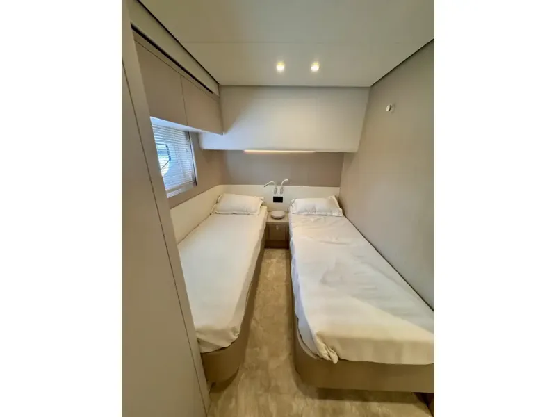 Slide: The Image of Azimut FLY 68 2025 - 32