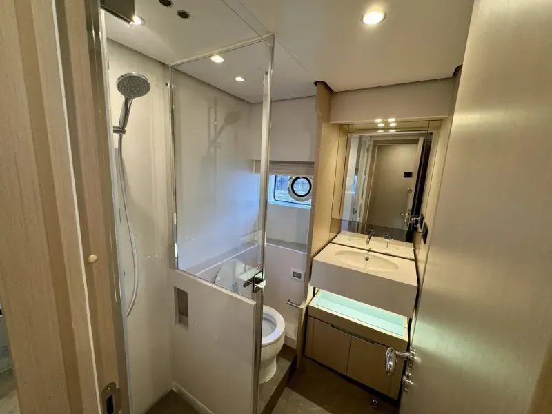 Slide: The Image of Azimut FLY 68 2025 - 36