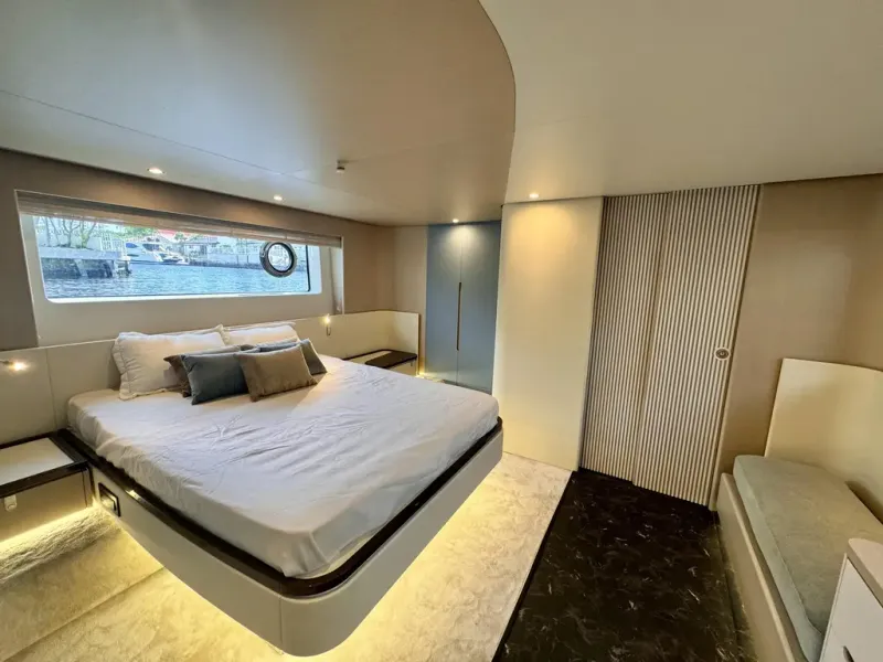 Slide: The Image of Azimut FLY 68 2025 - 40