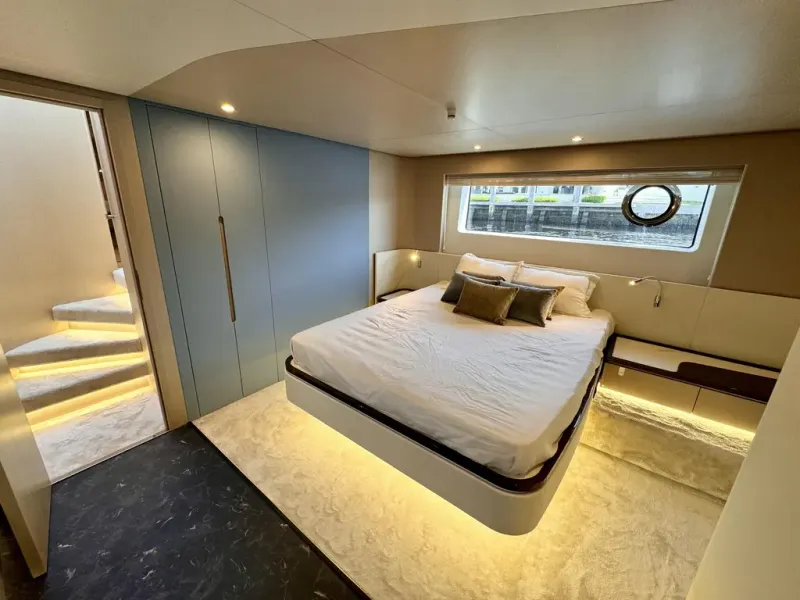 Slide: The Image of Azimut FLY 68 2025 - 42