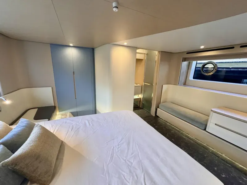 Slide: The Image of Azimut FLY 68 2025 - 43