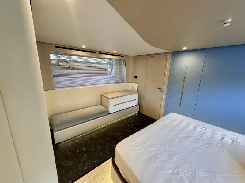 Slide: The Image of Azimut FLY 68 2025 - 49